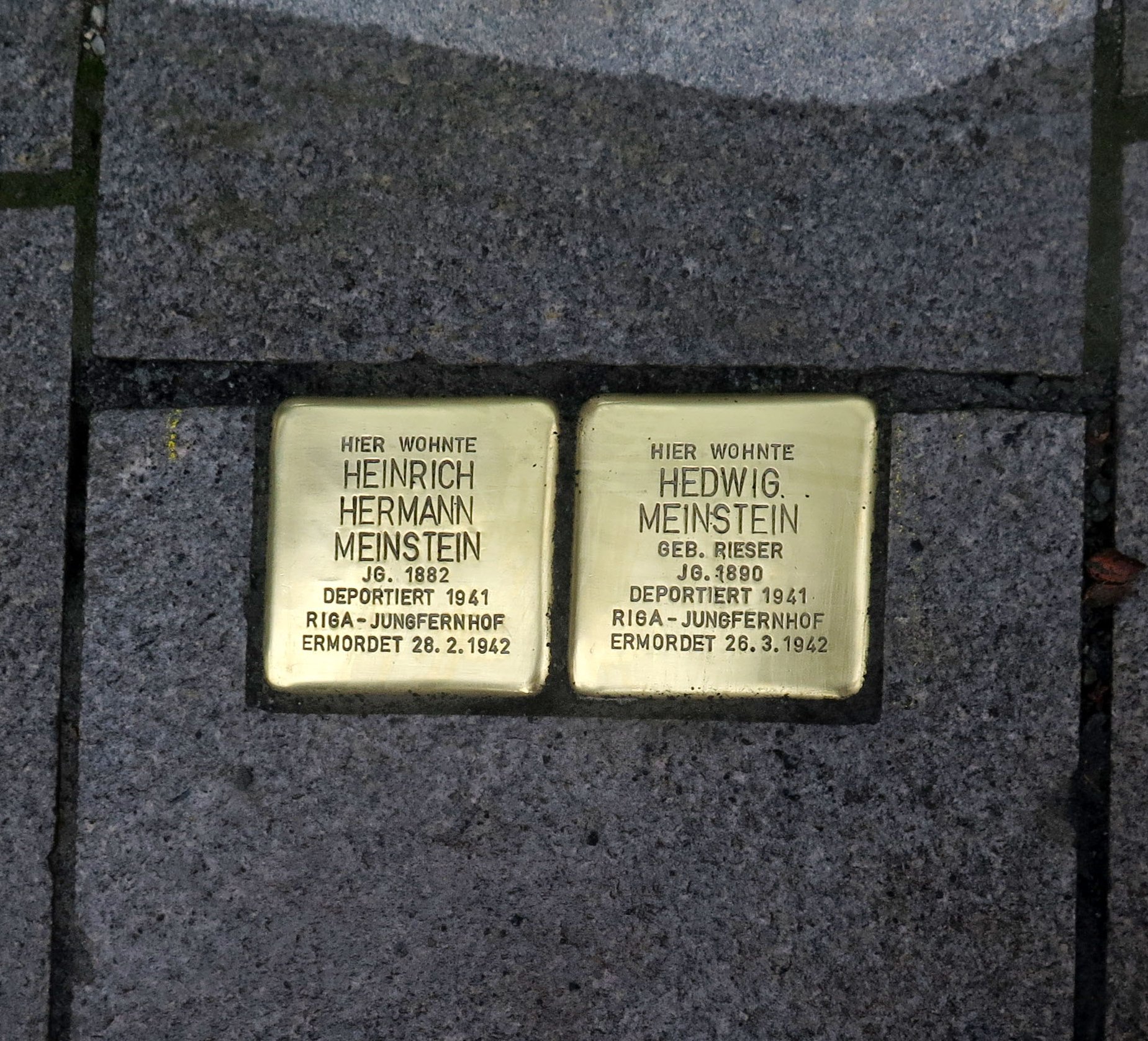 Stolpersteine für das Ehepaar Meinstein in der Fürther Straße 13